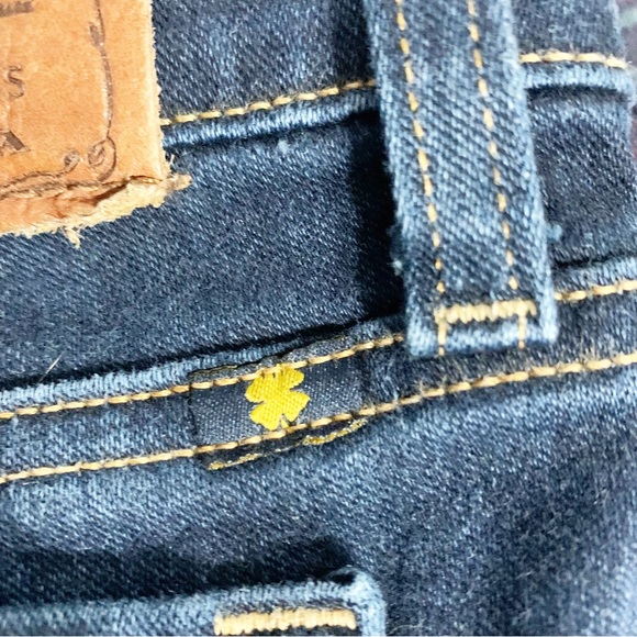 Lucky Brand Dark Wash Charlie Baby Boot Denim Jeans Five Pocket Styling Mid Rise - Picture 9 of 15